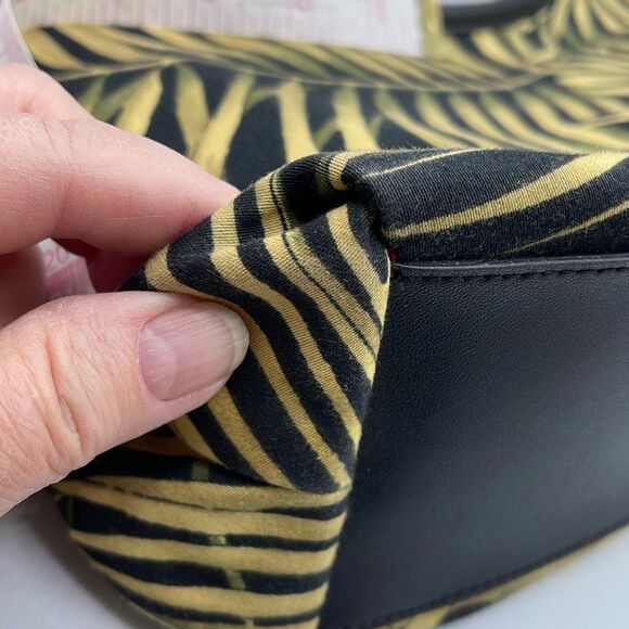 Vintage Y2K leaf Zebra print Fossil shoulder bag. - Picture 11 of 11